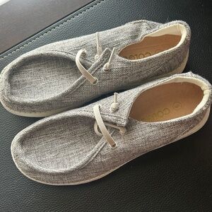 Colgo slip on shoes